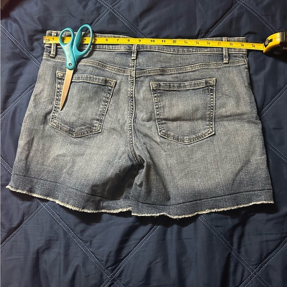 Ann Taylor LOFT Blue Jean Shorts size 10 - Picture 6 of 9